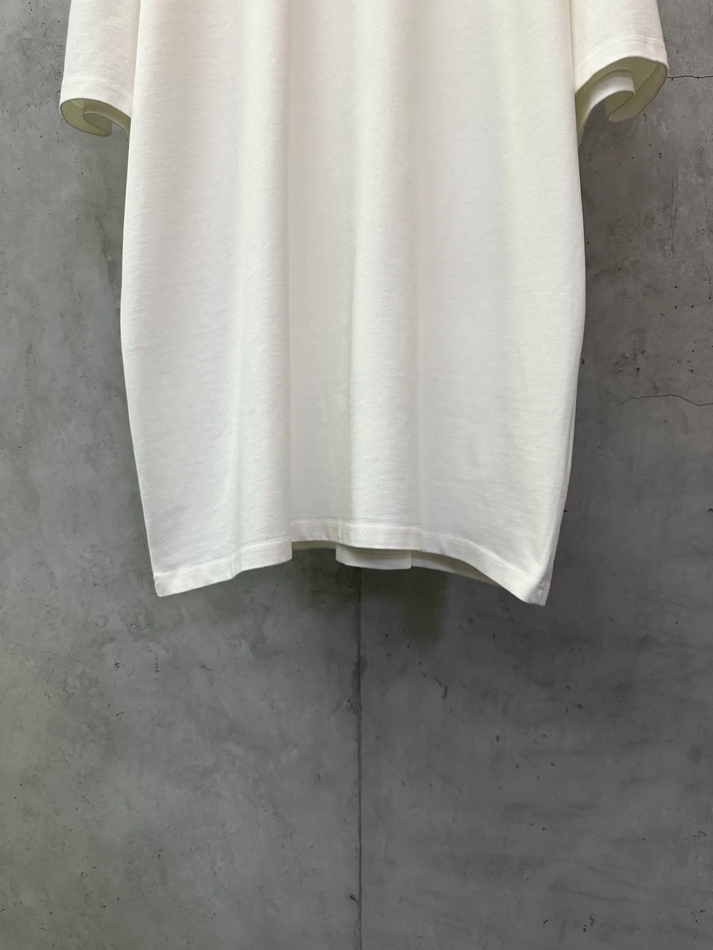 P270 Chrome Hearts 25ss classic Sanskrit gray letter round neck short-sleeved T-shirt. Fabric is high-definition and super heavy. Cotton double yarn compact Xinjiang cotton. Weight 400g. Paired with 2*2 Salona rib. 420g. Clean cloth. Clear texture. Tight feel. Stiff. High color fastness. No deformation. No discoloration. Customized hardware. Thread. Accessories. Alignment. Same style for men and women. -Color: Black White Gray -Size: XS S M L XL